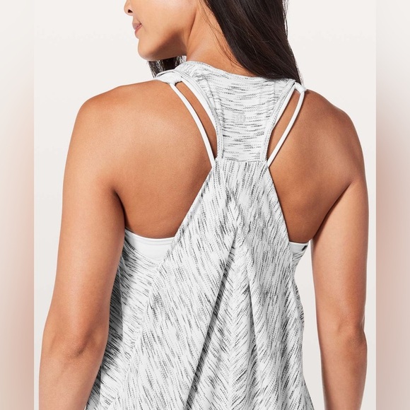Lululemon Essential Tank in Tiger Space Dye Black White - Size 6 - Picture 4 of 9